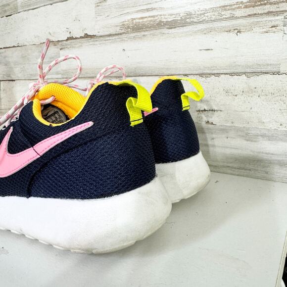 Nike Shoes Youth Size 5.5 Roshe Run Midnight Navy Pink Glow Running Sneakers - Picture 3 of 7